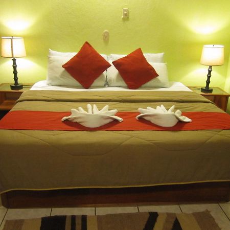 Hotel Jaguar Inn Tikal Ngoại thất bức ảnh