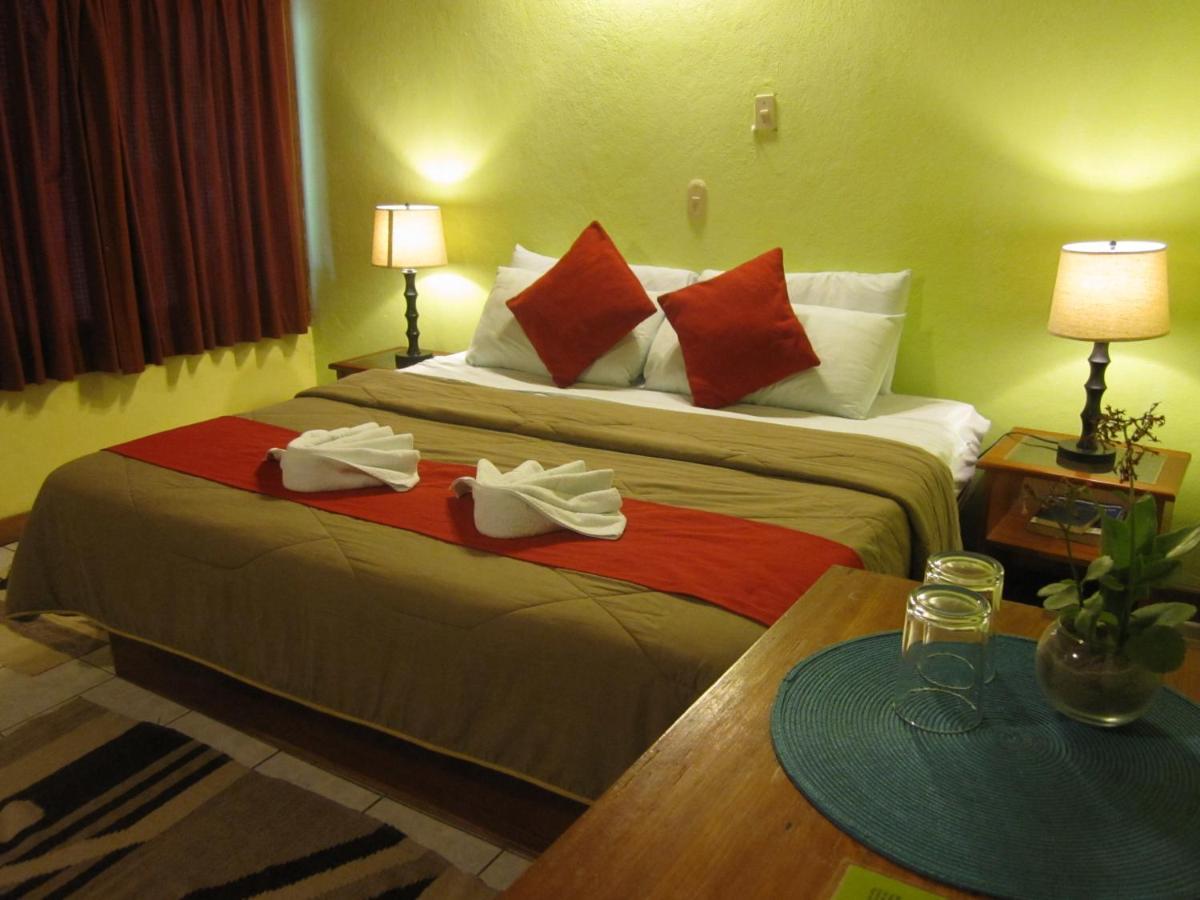 Hotel Jaguar Inn Tikal Ngoại thất bức ảnh