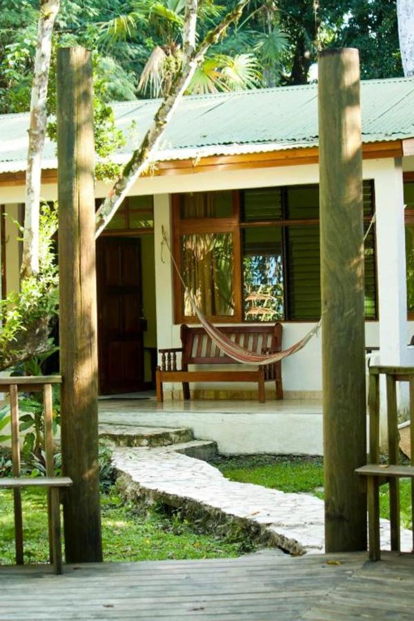 Hotel Jaguar Inn Tikal Ngoại thất bức ảnh