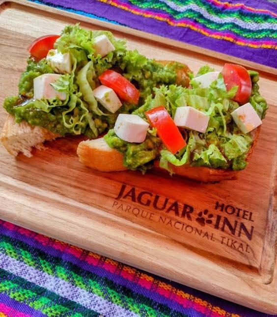 Hotel Jaguar Inn Tikal Ngoại thất bức ảnh