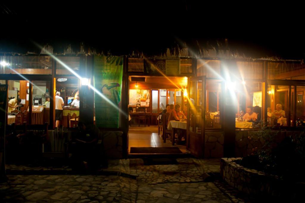 Hotel Jaguar Inn Tikal Ngoại thất bức ảnh