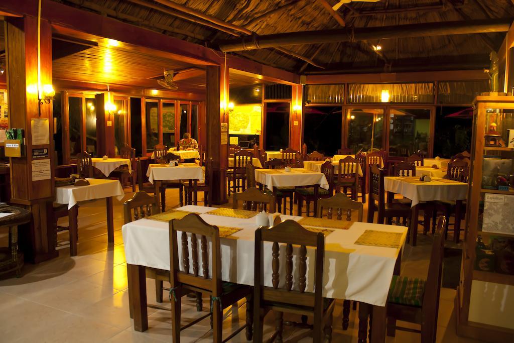 Hotel Jaguar Inn Tikal Ngoại thất bức ảnh