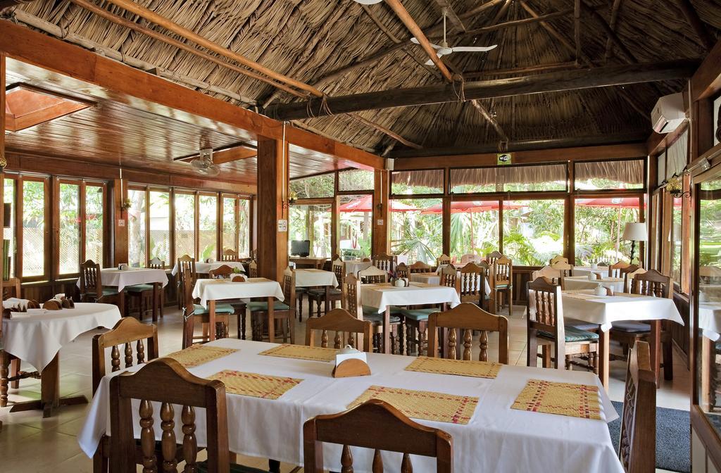 Hotel Jaguar Inn Tikal Ngoại thất bức ảnh