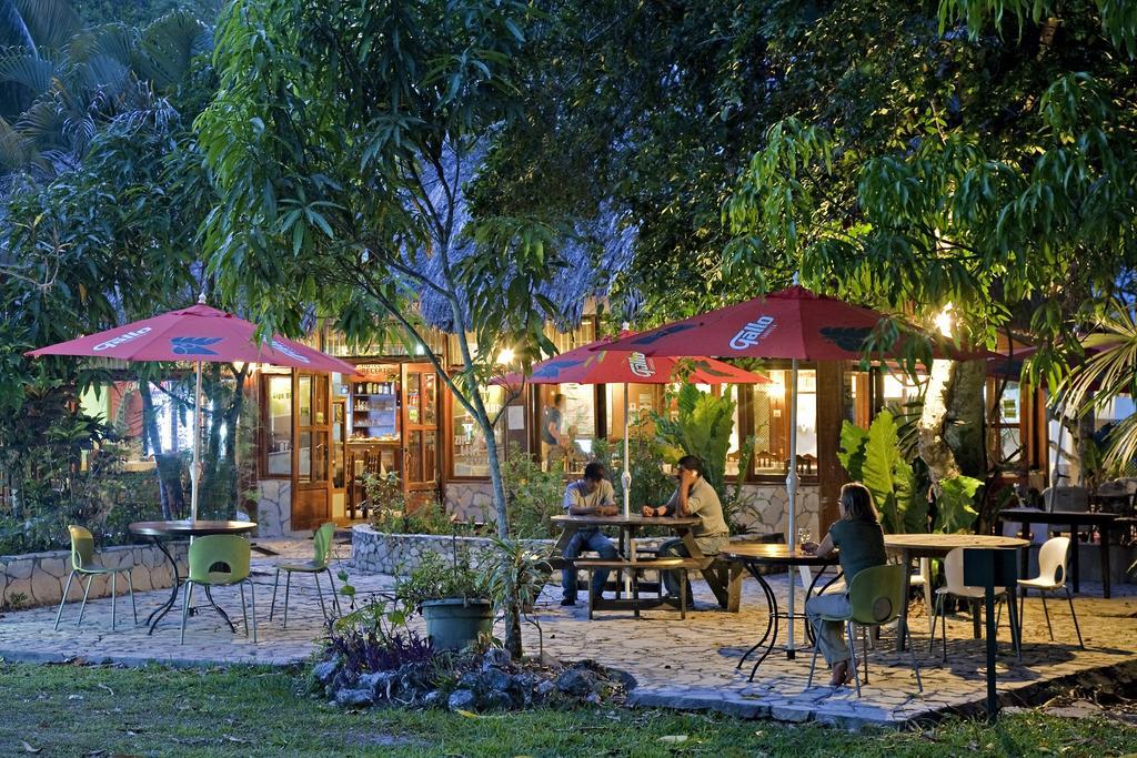 Hotel Jaguar Inn Tikal Ngoại thất bức ảnh