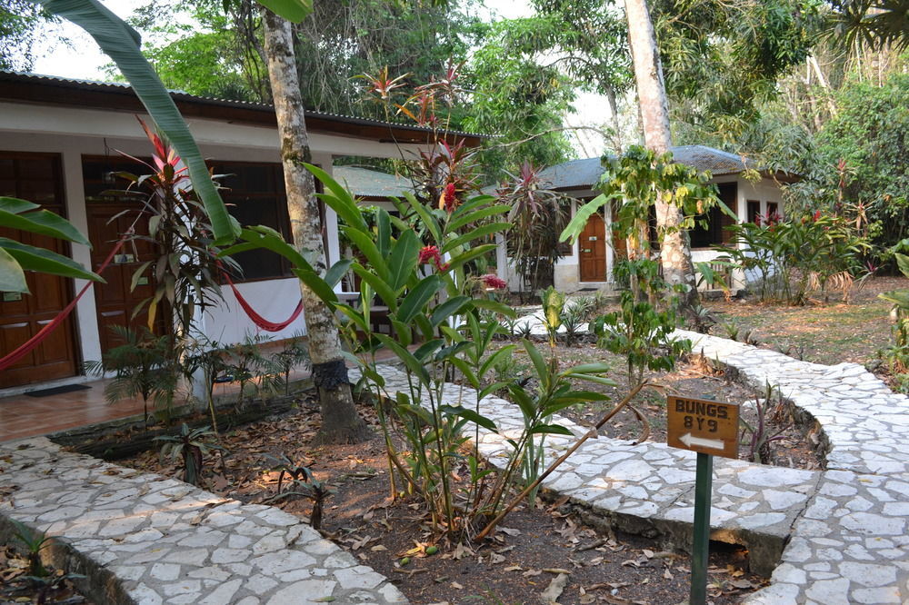 Hotel Jaguar Inn Tikal Ngoại thất bức ảnh