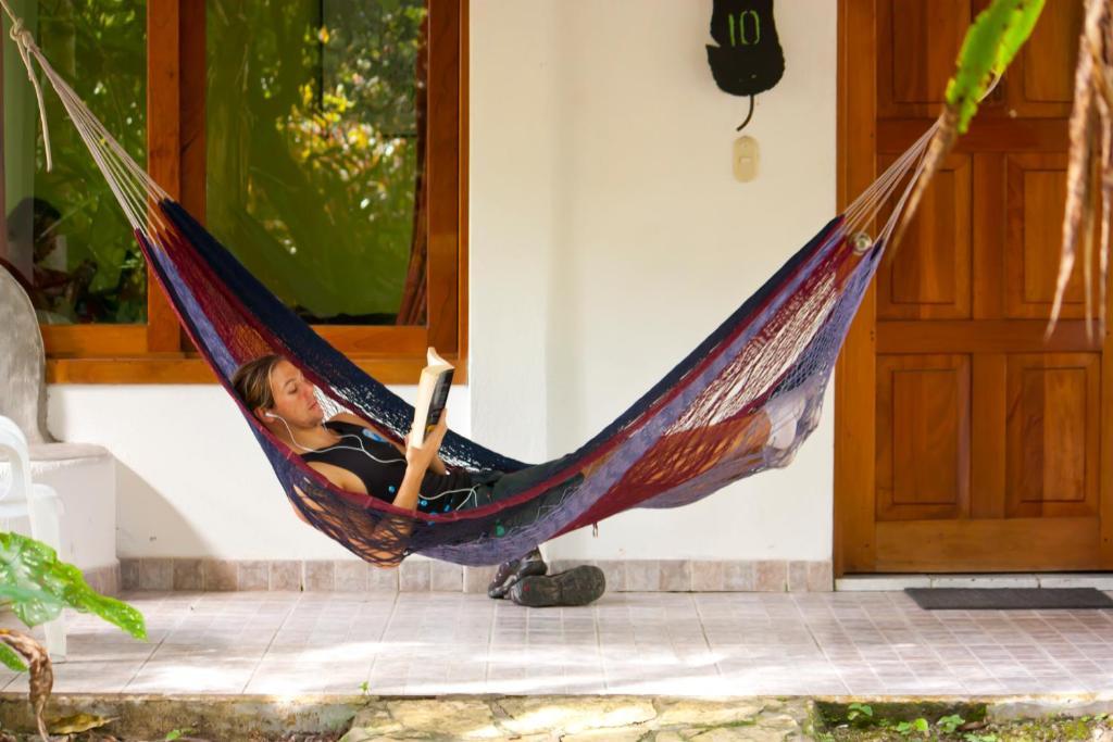 Hotel Jaguar Inn Tikal Ngoại thất bức ảnh