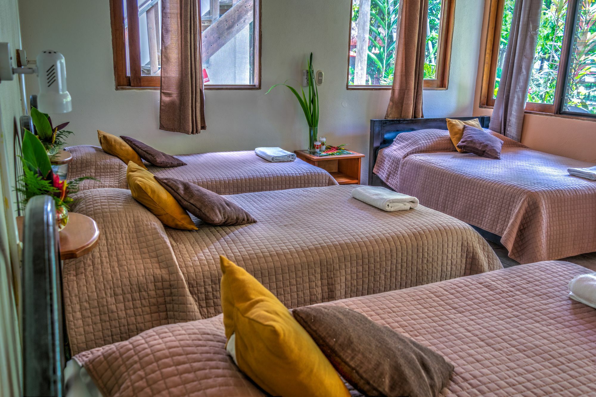 Hotel Jaguar Inn Tikal Ngoại thất bức ảnh