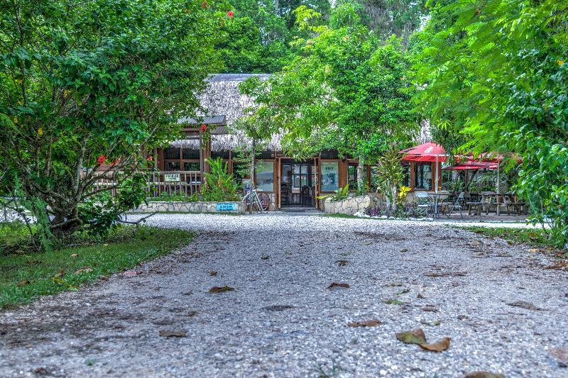 Hotel Jaguar Inn Tikal Ngoại thất bức ảnh